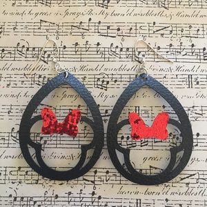 🔥 Minnie mouse faux leather earrings